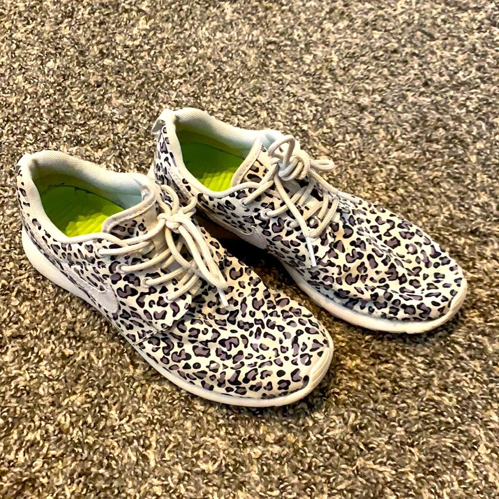 Super cute Nike leopard print Roshe